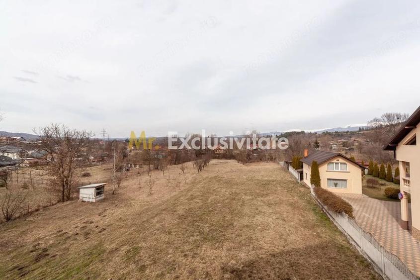 Casă cu Teren 4563 Mp în Bughea de Sus
