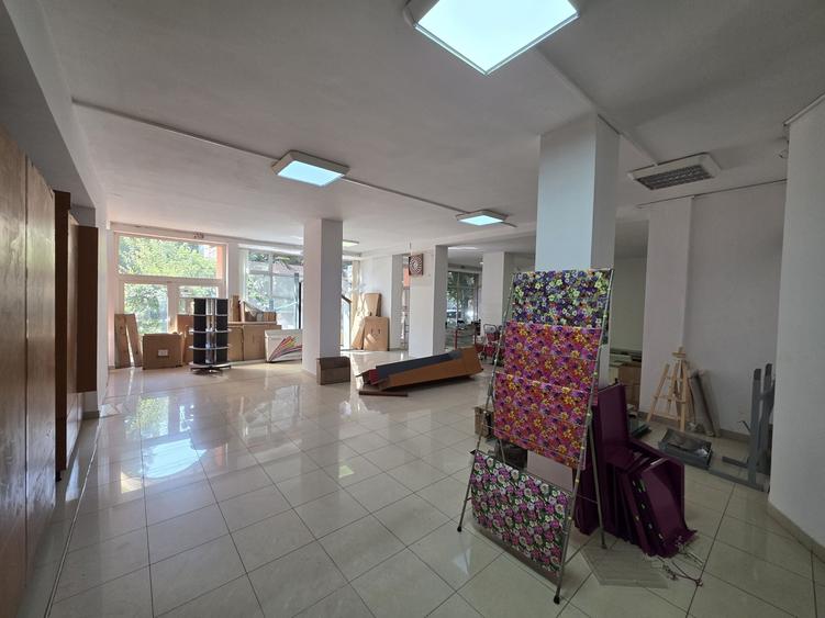 Spațiu comercial, de 150 mp, în Central