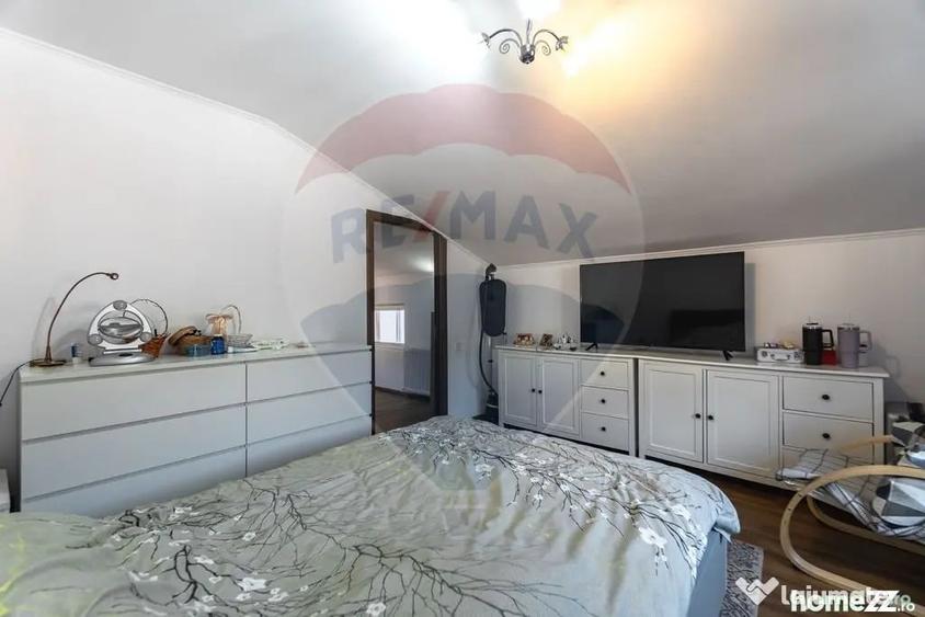 Casă cu 7 camere cu Teren 136 Mp în Schei