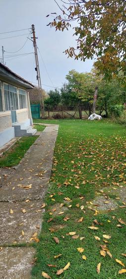 Casă cu 3 camere cu Teren 973 Mp în Exterior Vest