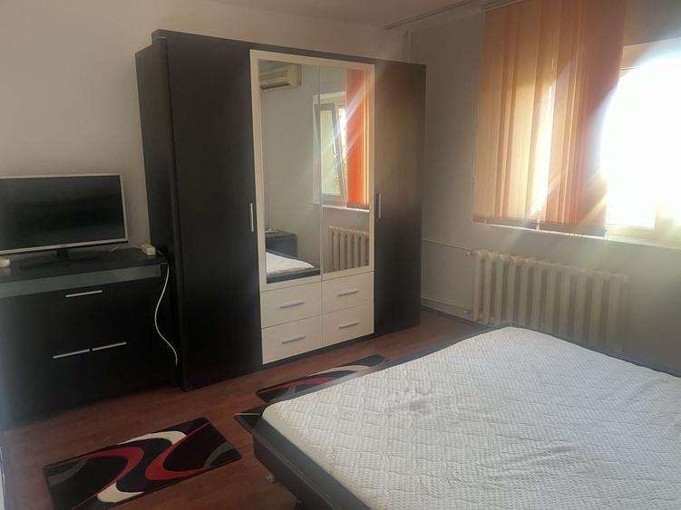 Apartament cu 4 camere decomandat în Panduri