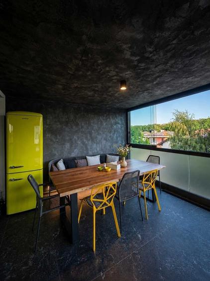 Apartament cu 4 camere semidecomandat în Exterior Vest