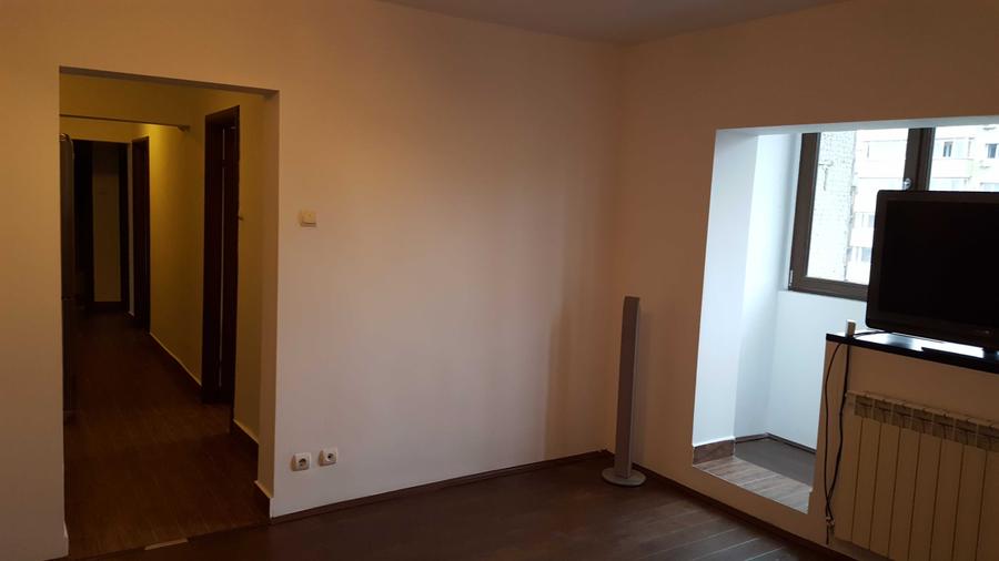 Apartament cu 4 camere semidecomandat în Crângași