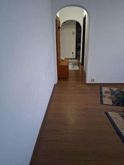 Apartament cu 4 camere semidecomandat în Drumul Taberei