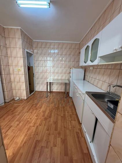 Apartament cu 4 camere decomandat, mobilat în Micro 20