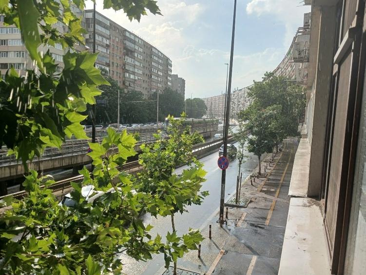 Apartament cu 3 camere semidecomandat în Obor