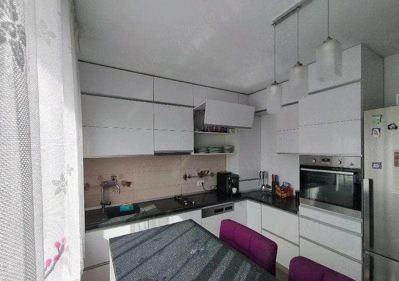 Duplex cu 4 camere cu Canalizare în Popas Păcurari