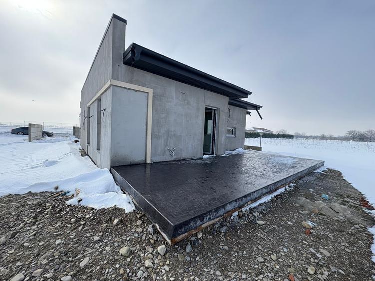 Casă cu 4 camere cu Teren 800 Mp în Olteni