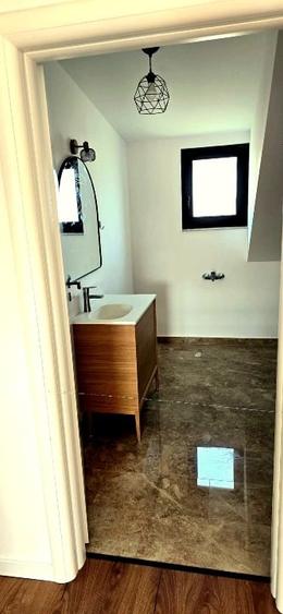 Duplex cu 5 camere cu Canalizare în Central