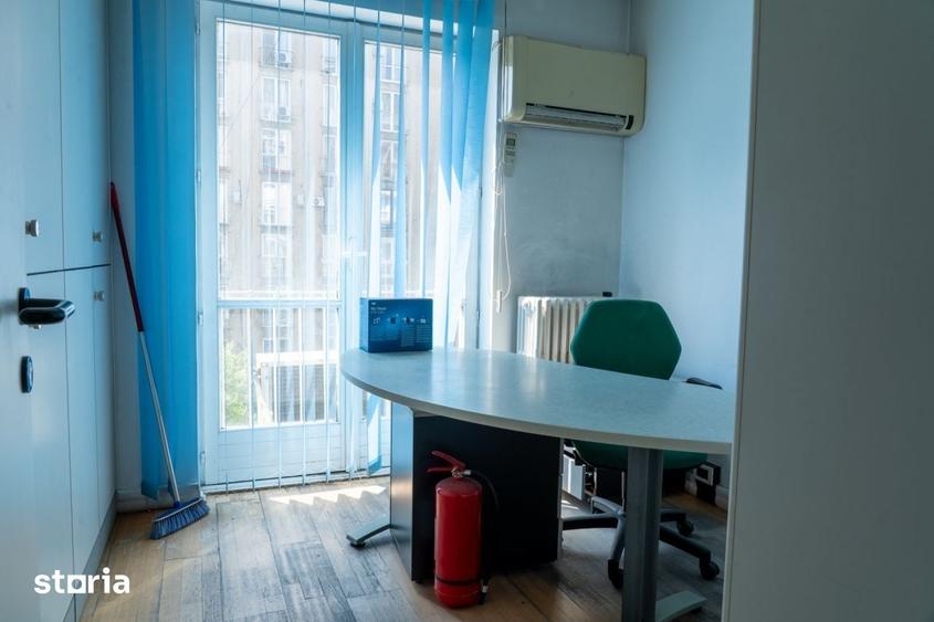 Apartament cu 4 camere semidecomandat în Romană