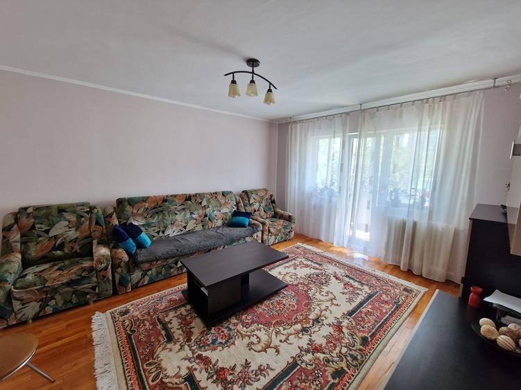 Apartament cu 3 camere decomandat în Rogerius