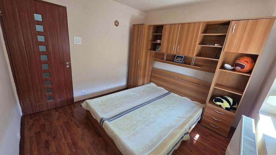 Apartament cu 3 camere semidecomandat, mobilat în Central