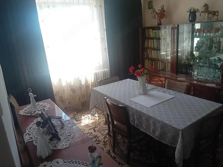 Apartament cu 3 camere semidecomandat în Dărmănești