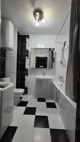 Garsonieră decomandată în Titan