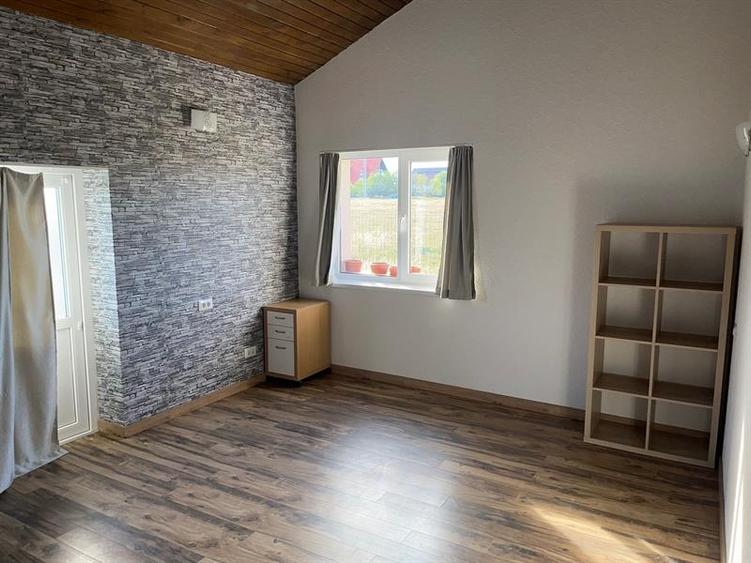 Casă individuală cu 3 camere cu Teren 10000 Mp în Mitocu Dragomirnei