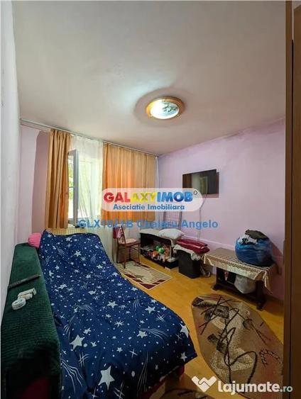 Apartament cu 3 camere semidecomandat în Berceni