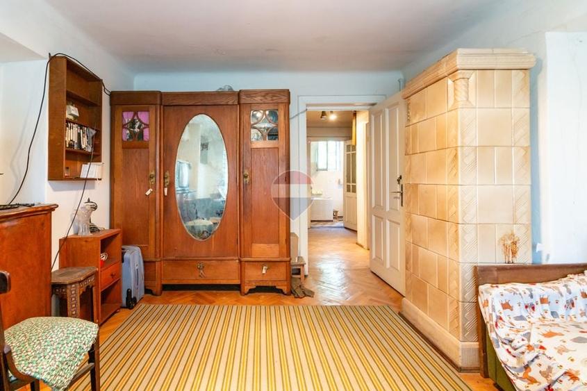 Casă individuală cu 7 camere cu Teren 241 Mp în Kiseleff