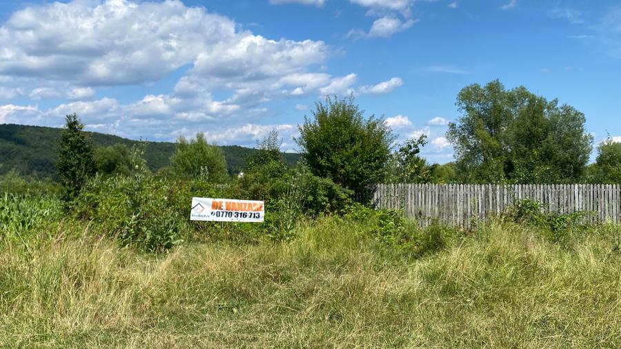 Teren Construcții intravilan de 1137 mp, în Bascov