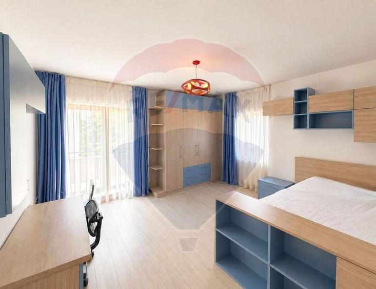Casă individuală cu 6 camere cu Teren 572 Mp în Central