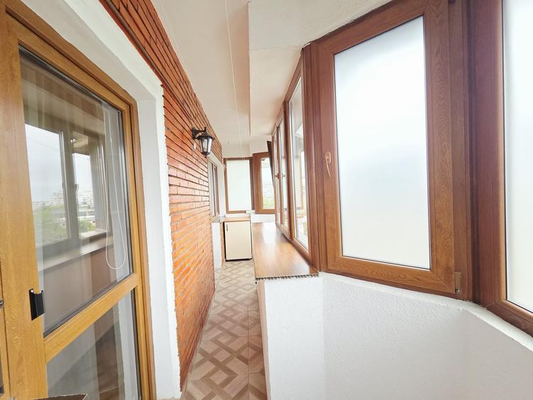 Apartament cu 3 camere decomandat în Mazepa 2