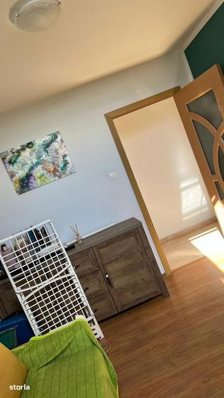 Apartament cu 3 camere decomandat în Girocului