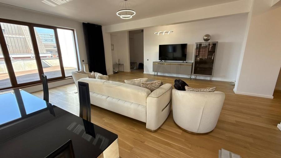 Apartament cu 3 camere semidecomandat, mobilat în Herăstrău