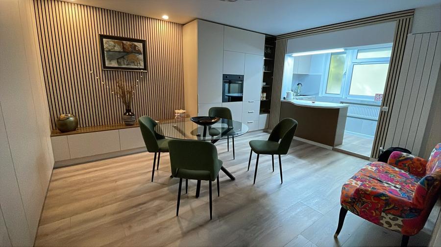 Apartament cu 2 camere decomandat în P-ța Victoriei