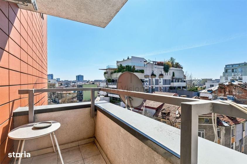 Apartament cu 3 camere semidecomandat în Victoriei