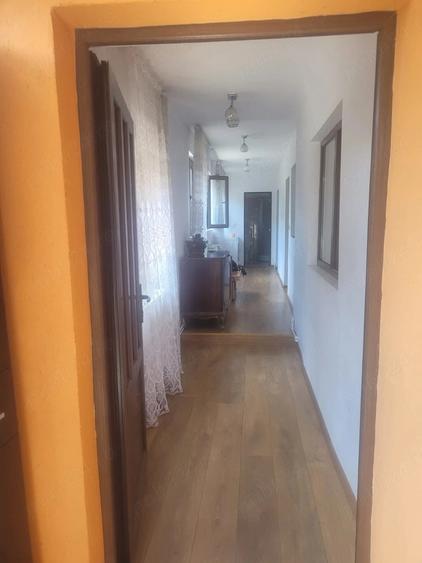 Casă cu 7 camere cu Teren 330 Mp în Andronache