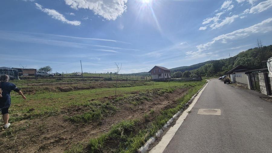 Teren de 1108 mp, în Bârsău