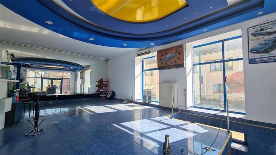 Spațiu comercial, de 200 mp, în Complex Studențesc