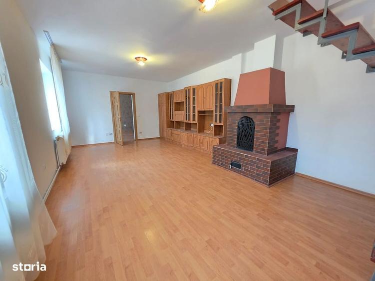 Casă cu 4 camere în Central