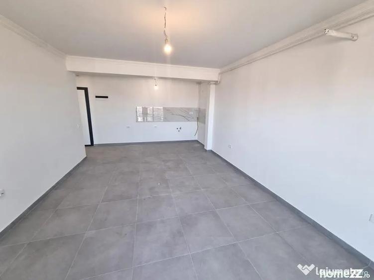 Apartament cu 3 camere decomandat în Energia