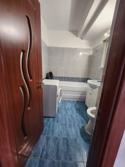 Apartament cu 3 camere semidecomandat, mobilat în Florești