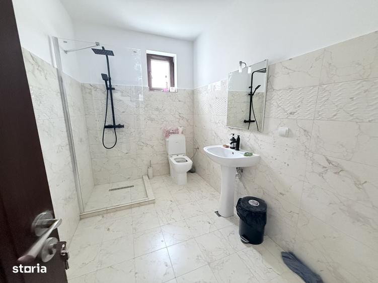 Casă cu 4 camere cu Teren 200 Mp în Central