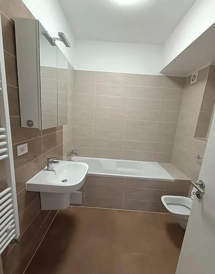 Apartament cu 3 camere, mobilat în Tractorul