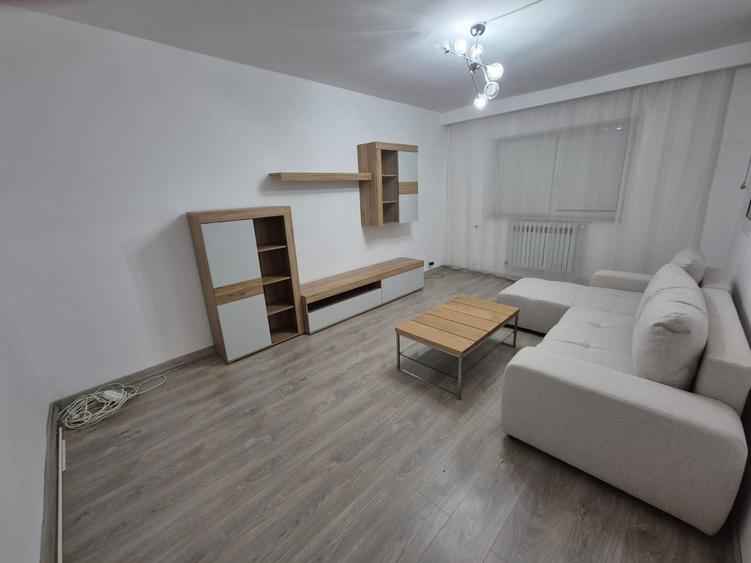 Apartament cu 2 camere decomandat în C5