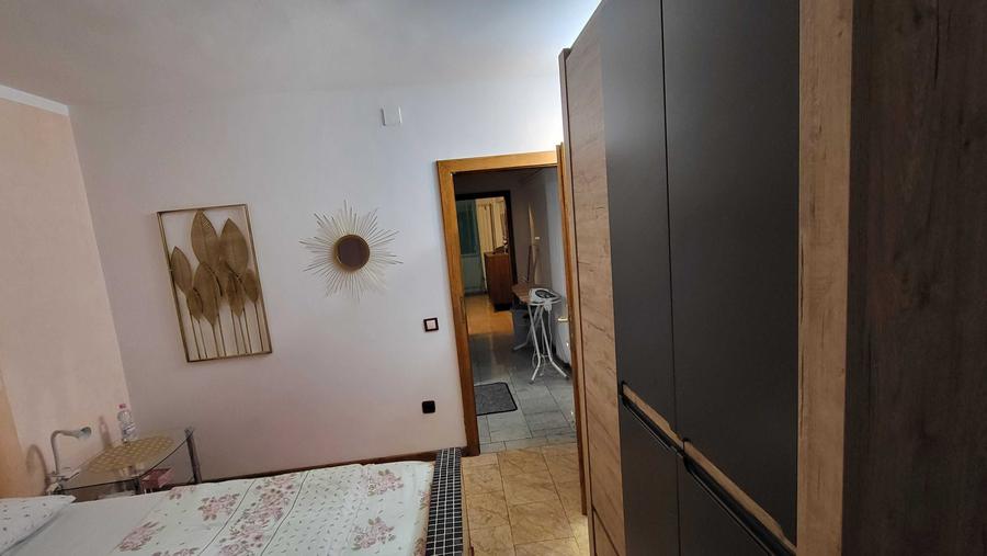 Apartament cu 3 camere semidecomandat în Ultracentral
