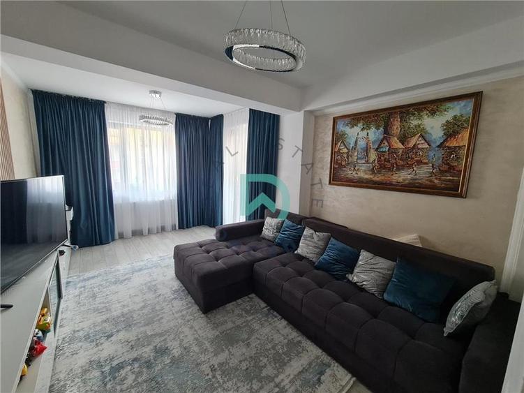 Apartament cu 2 camere decomandat în Tractorul