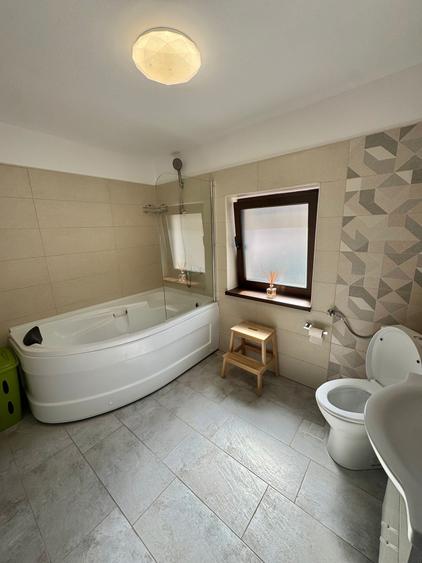Apartament cu 2 camere decomandat în Peninsula