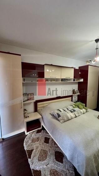 Apartament cu 3 camere decomandat în Tineretului