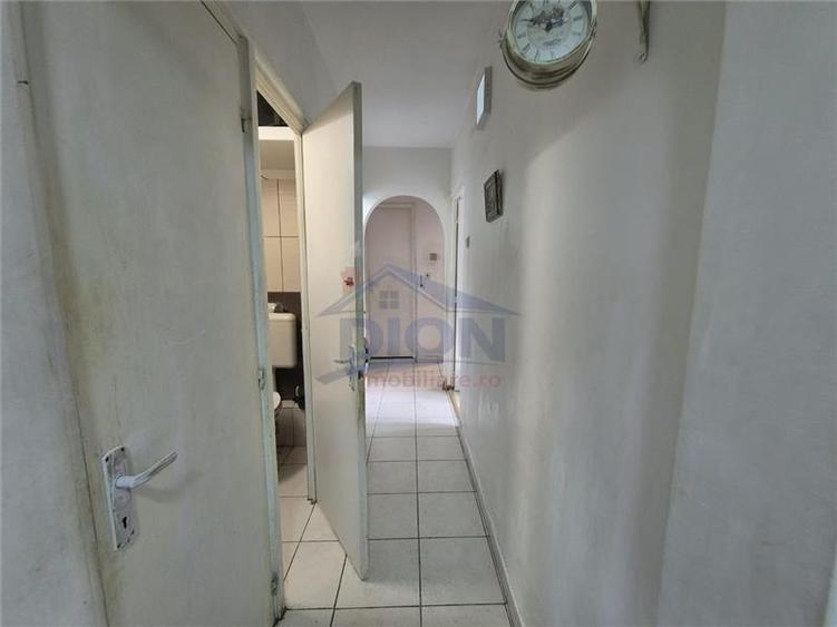 Apartament cu 3 camere decomandat în Dristor