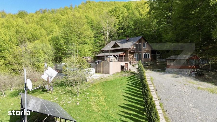 Casă cu 6 camere cu Teren 3000 Mp în Sălciua