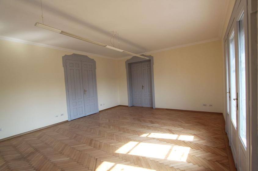 Birou, de 180 mp, în Ultracentral