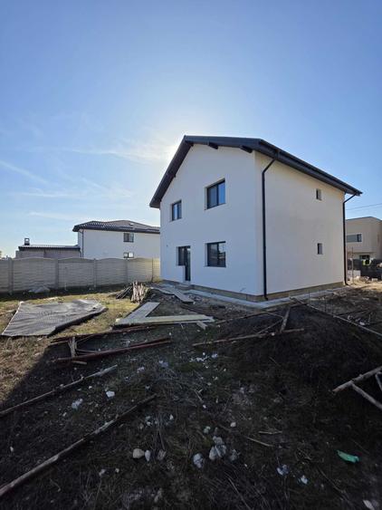 Casă cu 3 camere cu Teren 400 Mp în Central