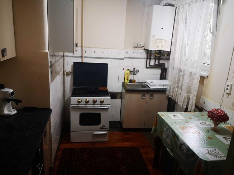 Apartament cu 4 camere decomandat în Central