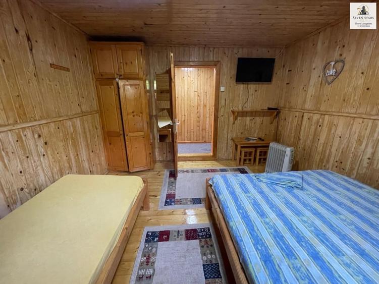 Casă individuală cu 9 camere cu Canalizare în Central