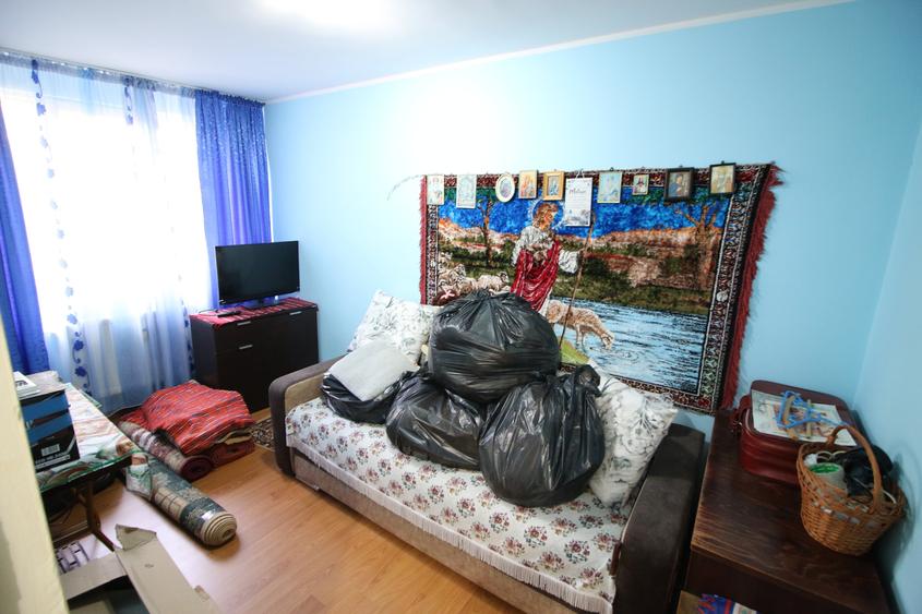 Apartament cu 3 camere semidecomandat în Micro 16