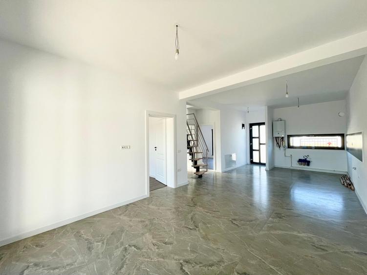 Duplex cu 4 camere cu Canalizare în Moșnița Nouă