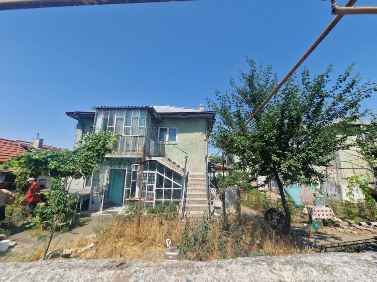 Casă individuală cu 4 camere cu Canalizare în Km 4-5